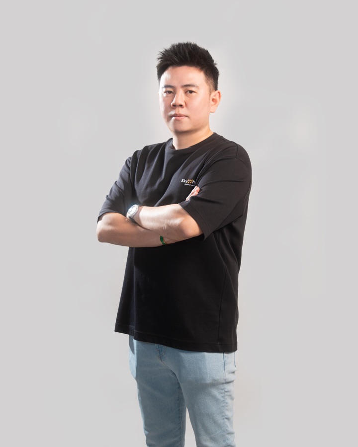 Coach JS Lee at Skywhale